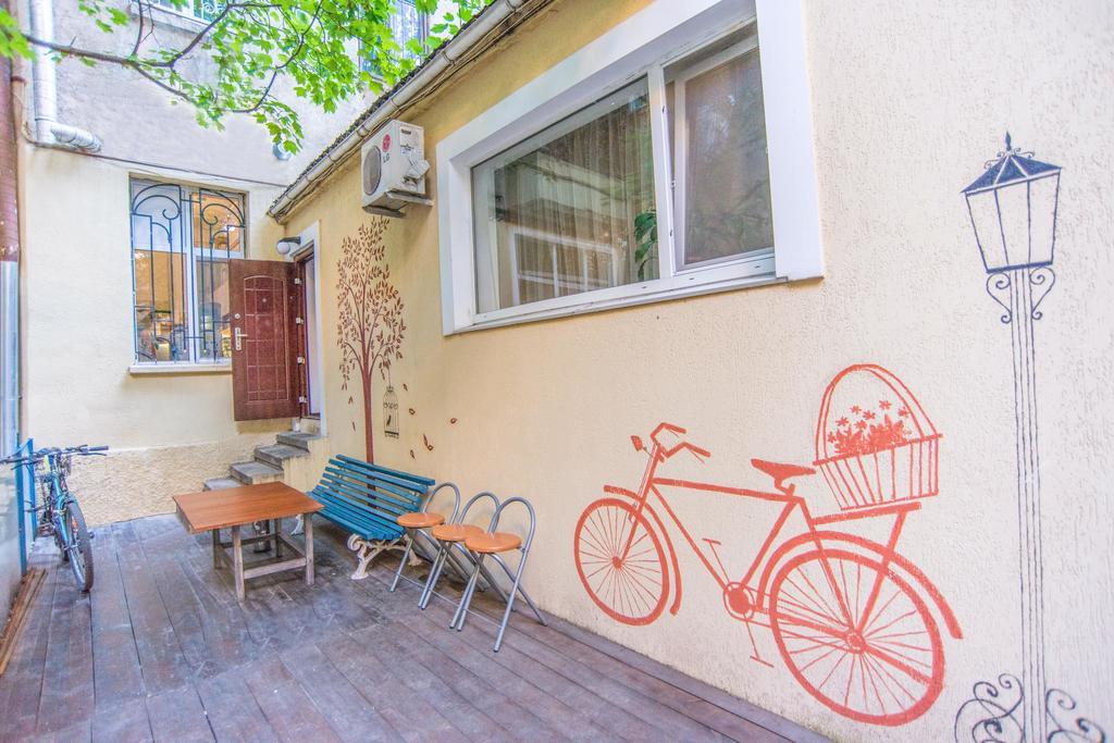 Hostel Berloga Odesa Exterior photo